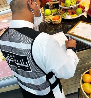 تحرير 27 مخالفة و9 إنذارات في مبارك الكبير